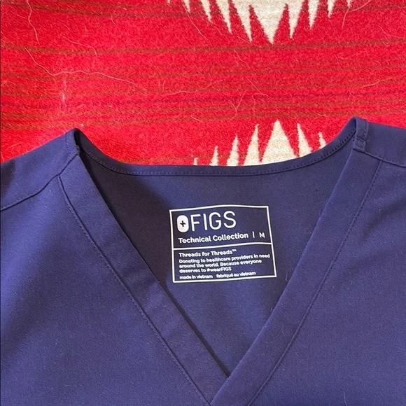 Figs women’s long sleeve purple jam Catarina one pocket scrub top - medium - Picture 2 of 2